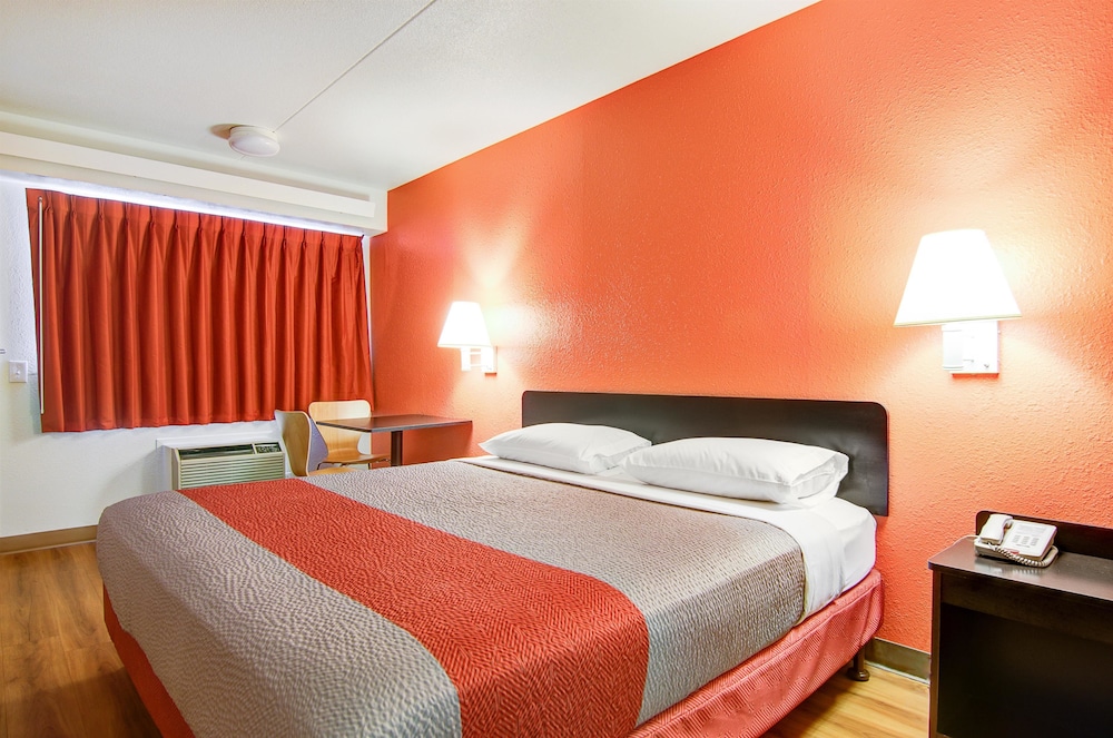 Deluxe Room, 1 Queen Bed, Accessible, Non Smoking