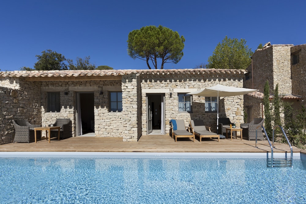 Suite with semi-private pool