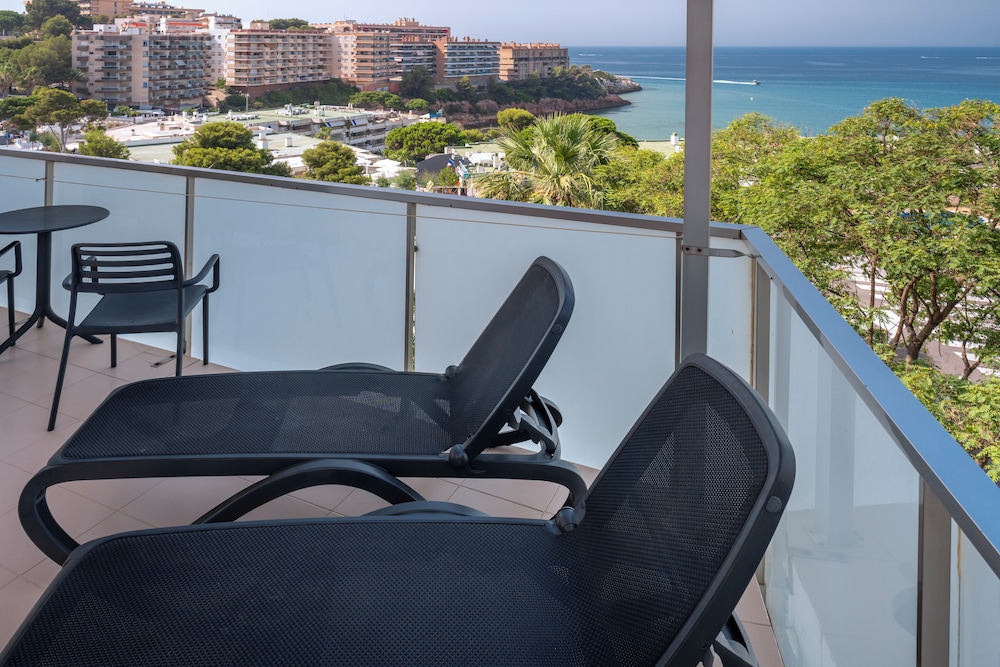 Junior Suite, Balcony (2 Adultos and 1 Child)