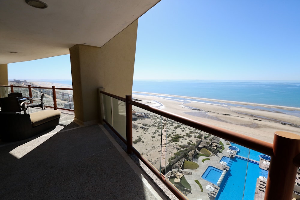 Family Condo, 3 Bedrooms, Ocean View photo 2
