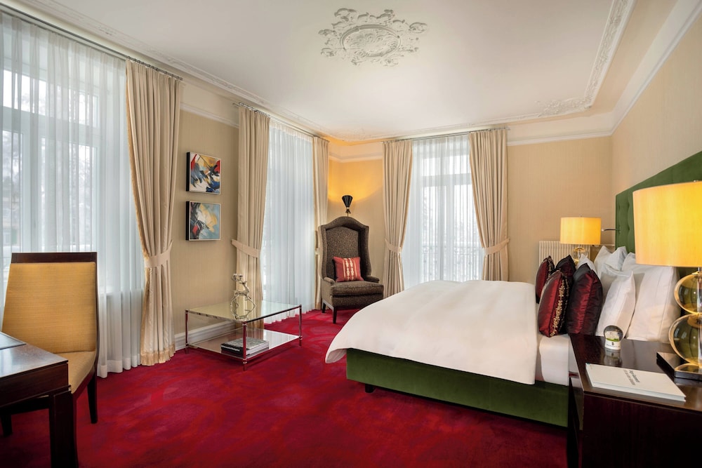 Deluxe Room, 1 King Bed, Balcony, Mountain View (Balcony)