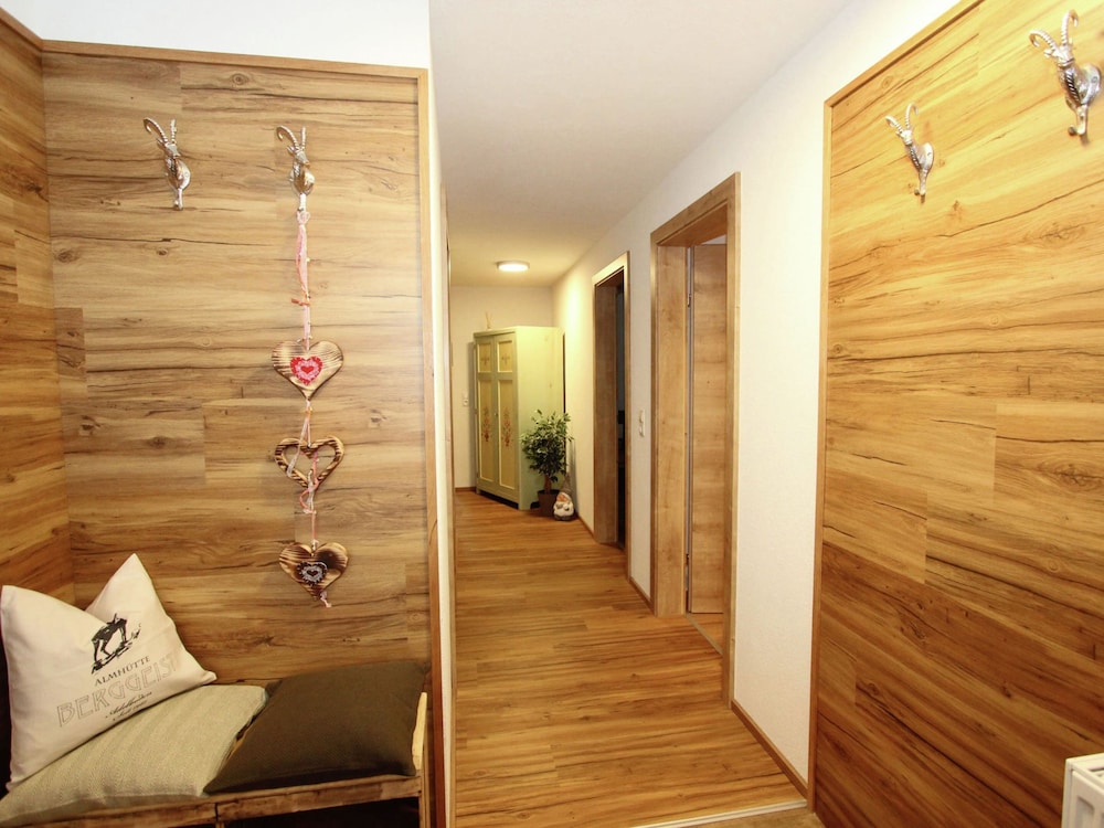Apartment photo 2