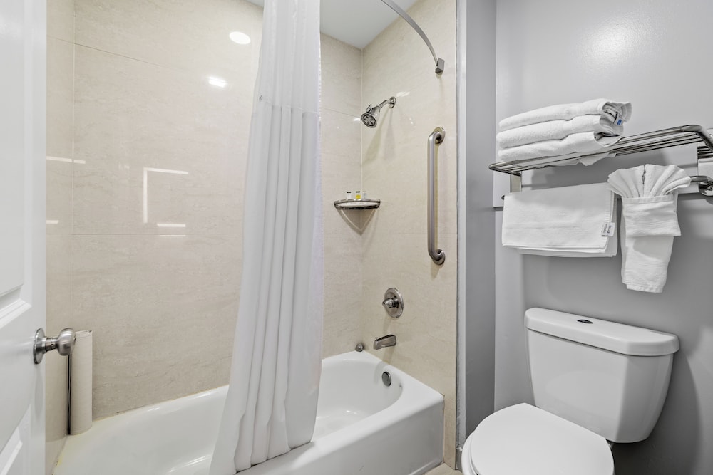 Standard Room, 2 Queen Beds - Photo 7
