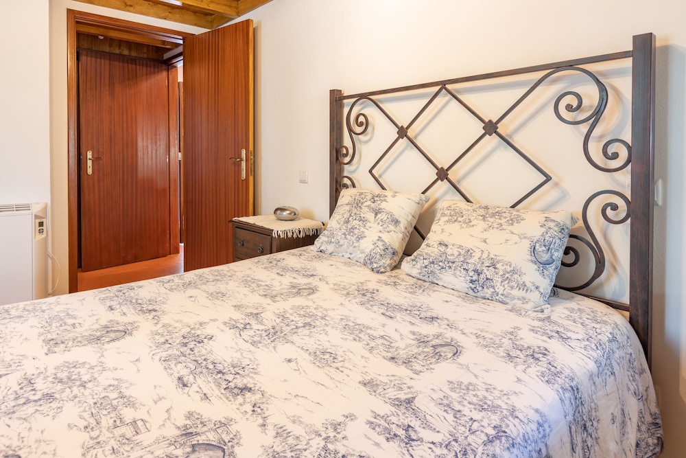 Traditional Cottage, 3 Bedrooms, River View photo 2