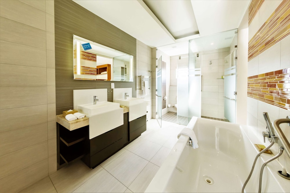 Deluxe Room, 1 Queen Bed - Photo 3