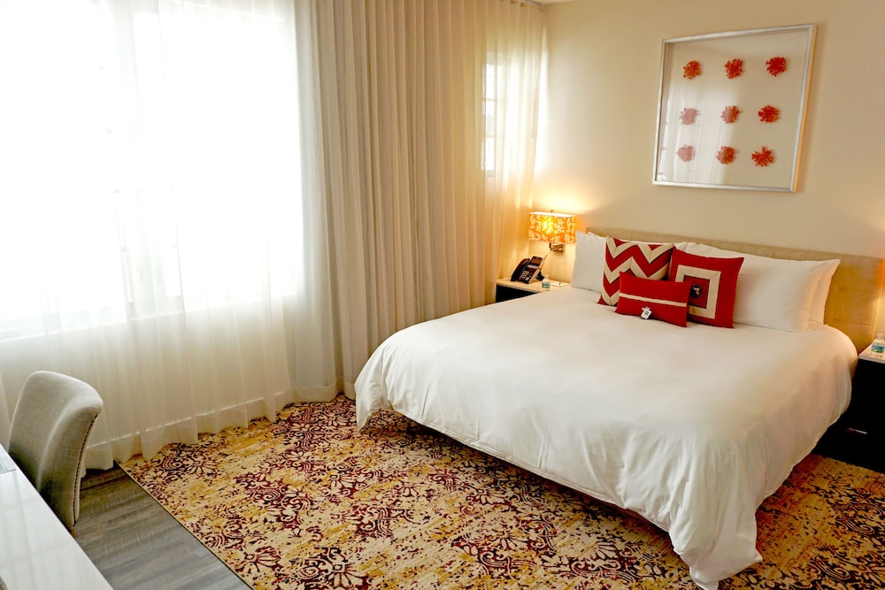 Premium Studio, 1 King Bed - Photo 3