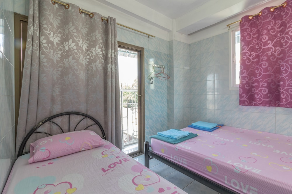 Standard Triple Room with Private  Bathroom photo 1