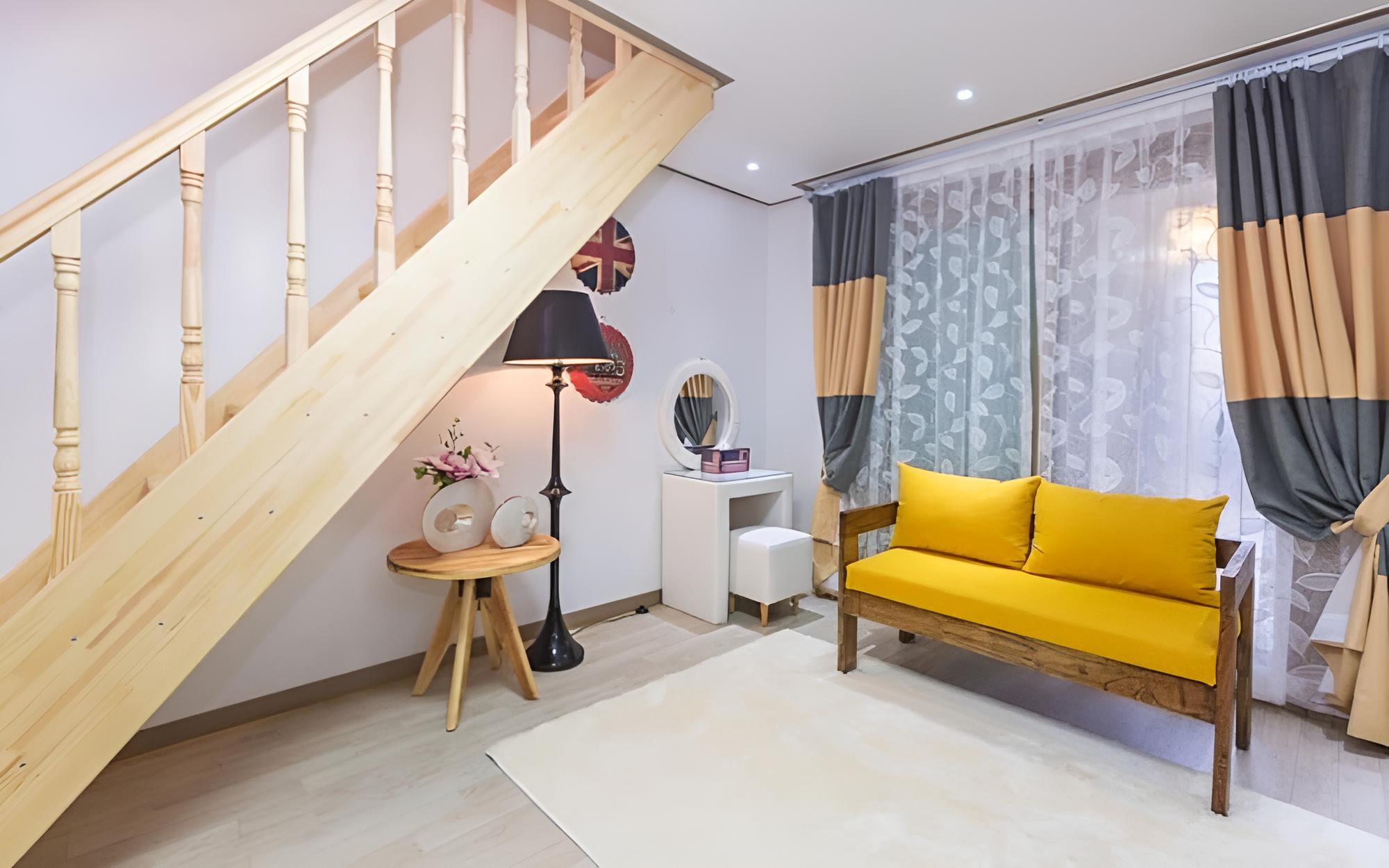 Room (102 Banana (Duplex))