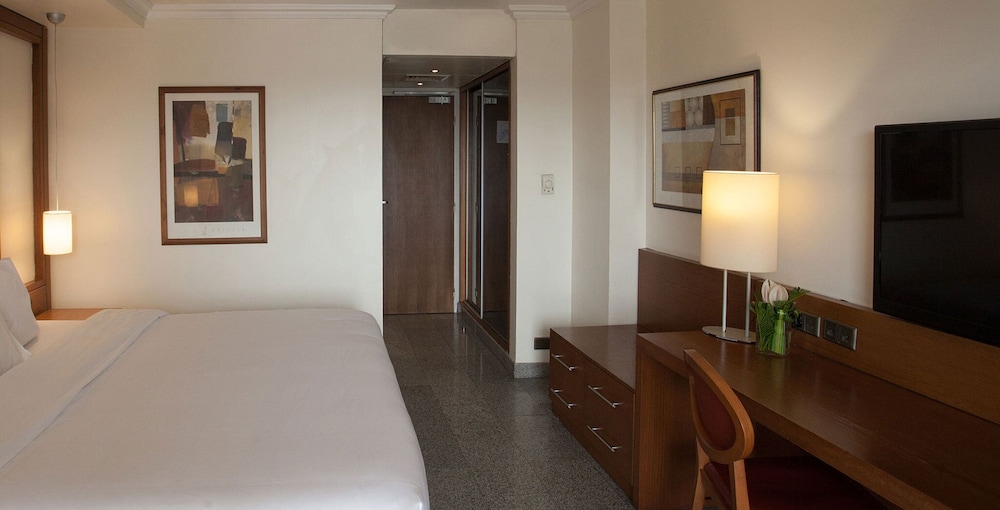 Superior Room, 1 King Bed, City View (Classic Superior Rooms) photo 3