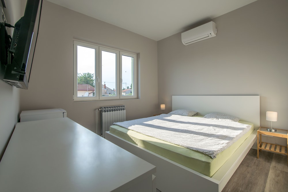 Double Room, Private Bathroom (Magnolia) photo 1