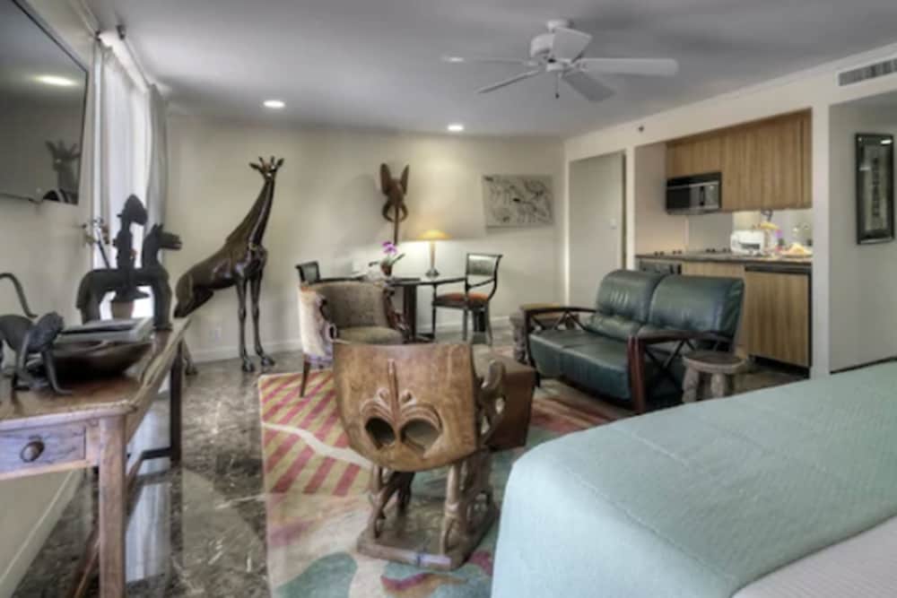 Suite, 1 King Bed, Kitchen - Photo 1