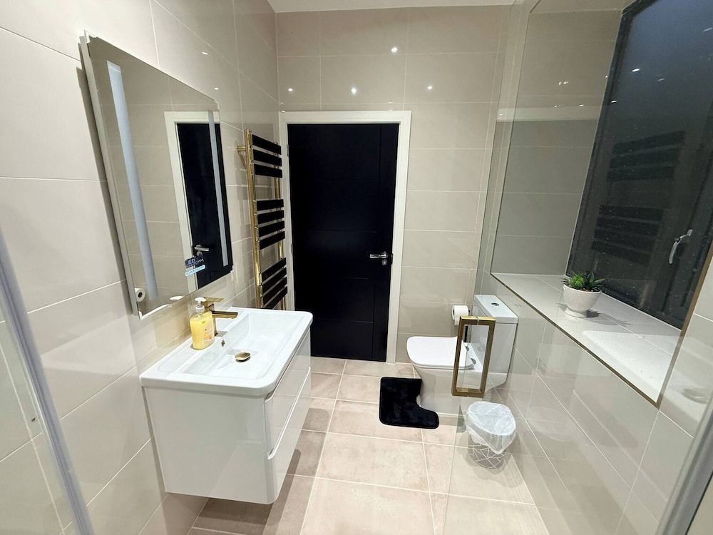 Luxury Home 5 Bedroom 3 Bathroom Games Room Parking, Foto 21
