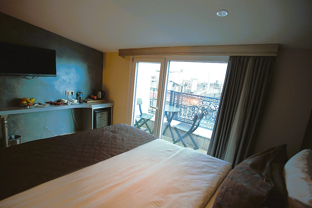 Suite room with Balcony photo 1