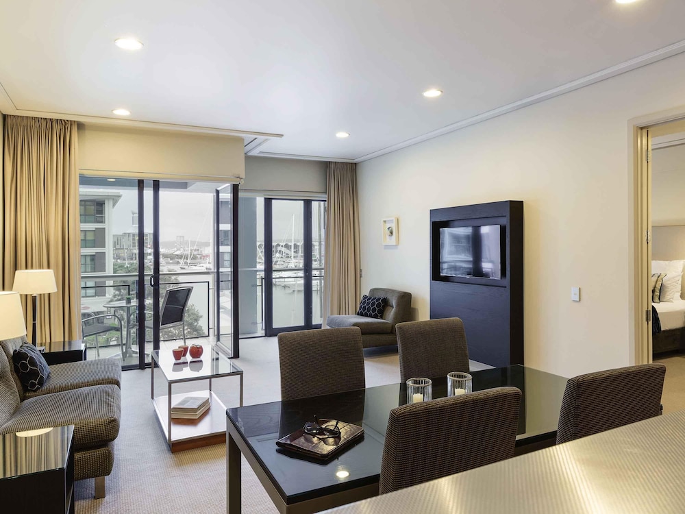 Deluxe Room, 1 Bedroom - Photo 1