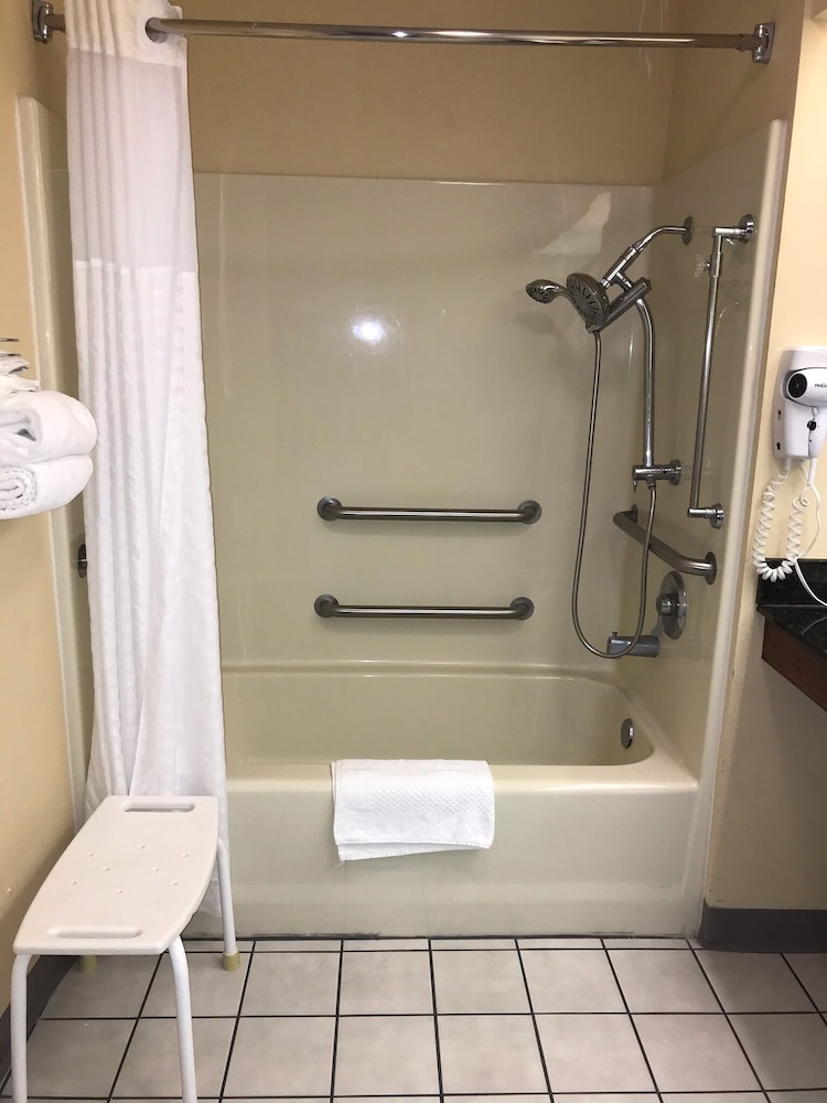 Room, 1 King Bed, Accessible, Non Smoking - Photo 3