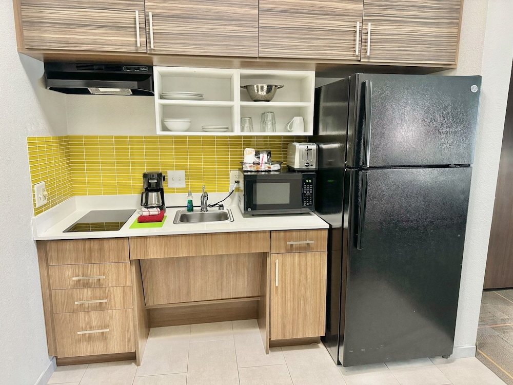 Standard Studio, 2 Queen Beds, Accessible, Kitchen - Photo 3