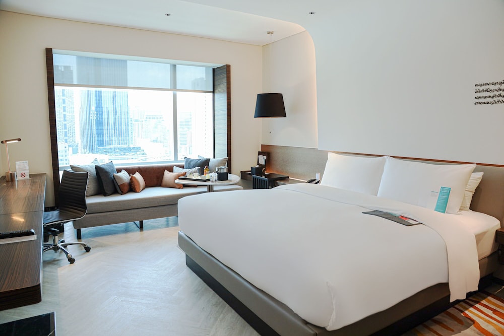 Deluxe Room, 1 King Bed, City View