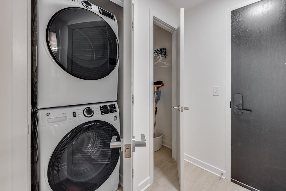Luxury Apartment, 1 Bedroom (Room décor/layout/colors vary by unit) - Photo 6