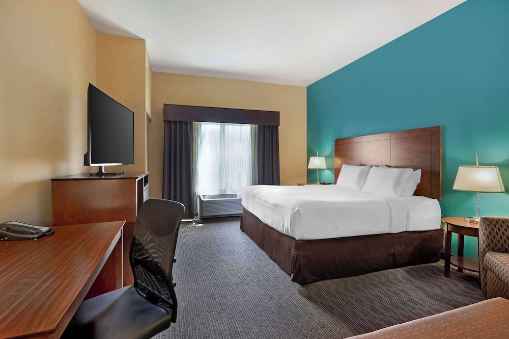 Standard Room, 1 King Bed, Accessible, Refrigerator & Microwave photo 1