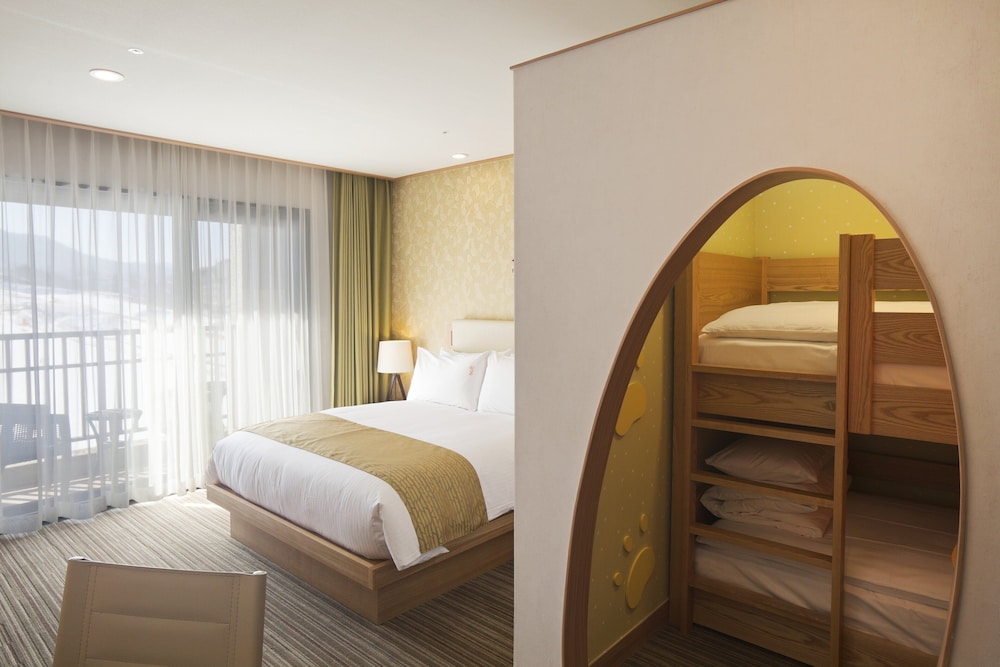 Standard Room, Multiple Beds (Slope View) - Photo 4