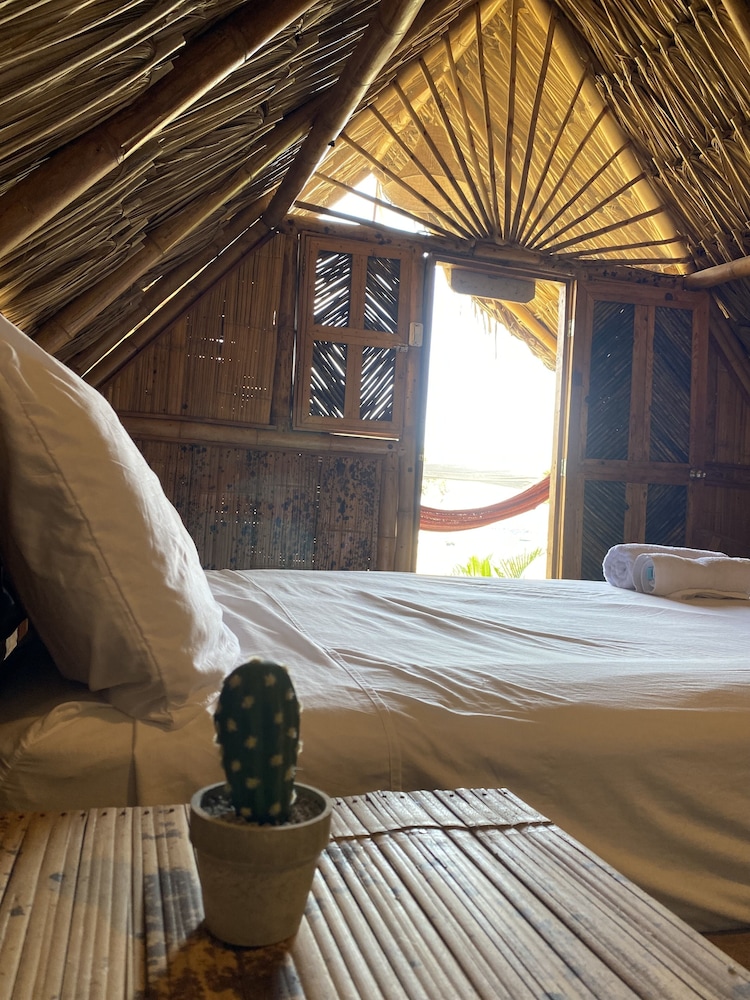 Deluxe Bungalow, 1 Queen Bed, Sea View photo 3
