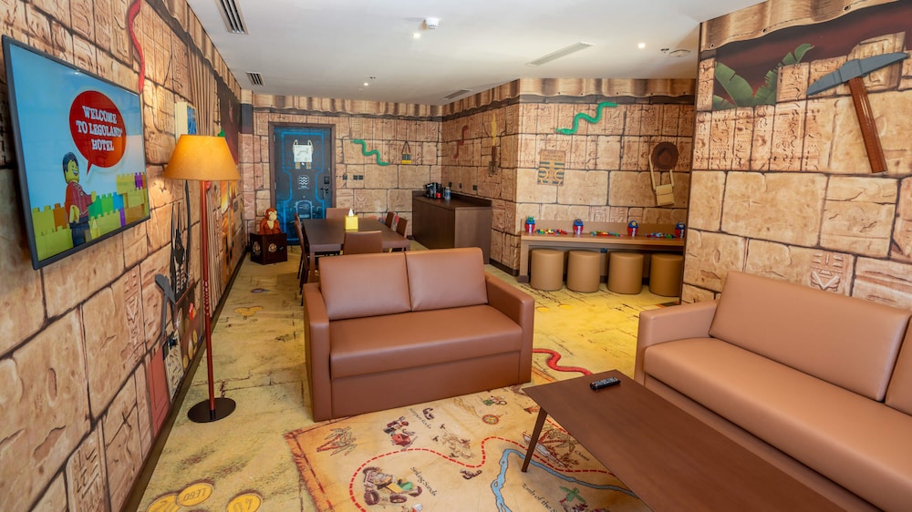 Adventure Fully Themed Family Suite with park access photo 3