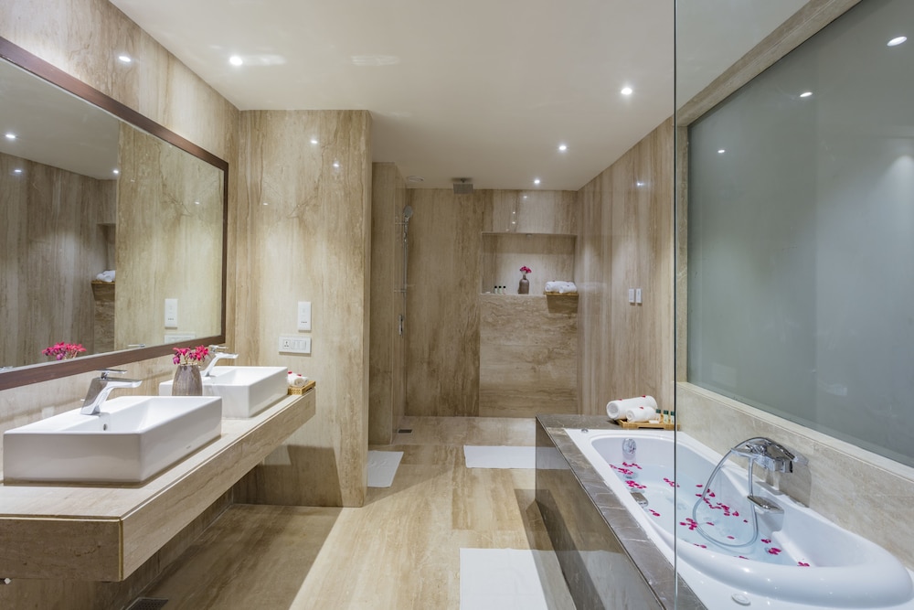 Queen Suite photo 2