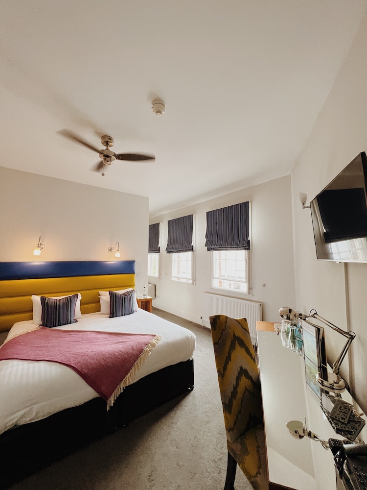 Deluxe King Room - Photo 1
