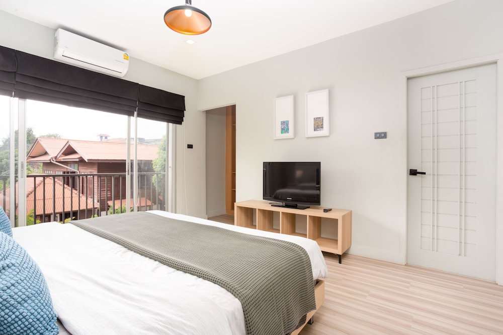 One Bedroom Balcony Apartment - Photo 14