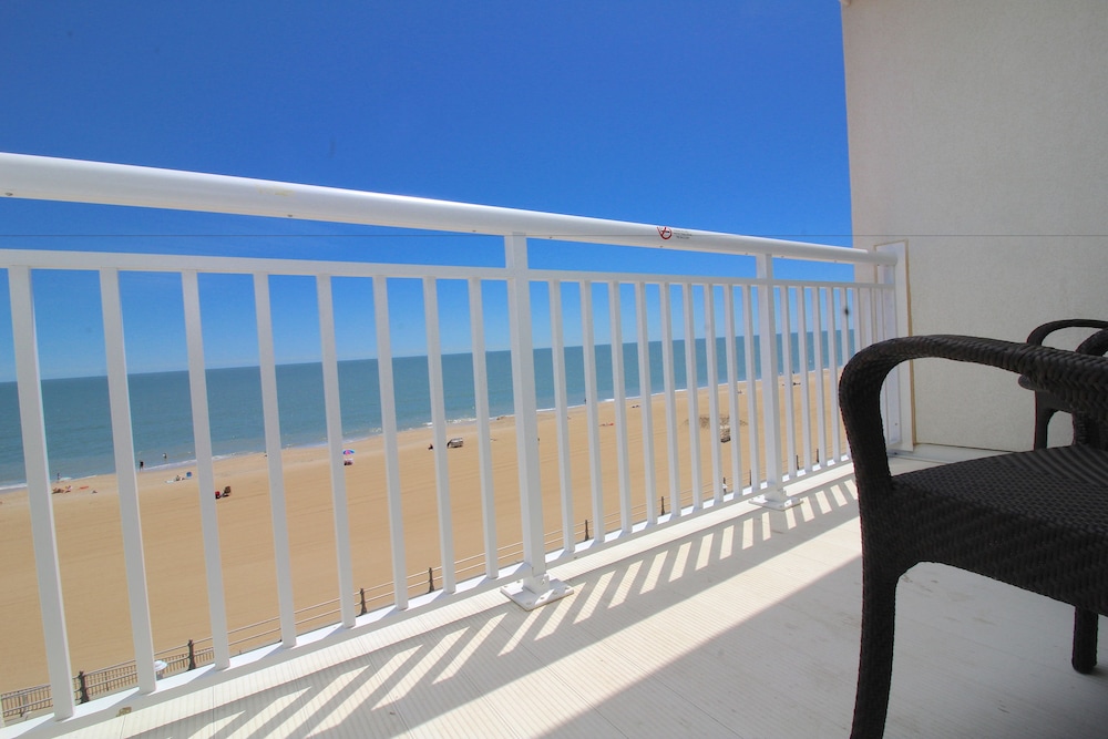 Premium Condo, 1 Bedroom, Balcony, Ocean View - Photo 4