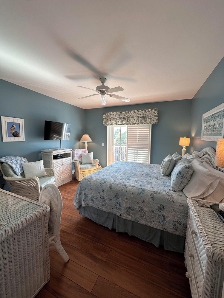 Balcony with Ocean view, 1 King bed, Shower