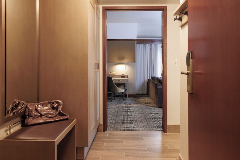 Black Diamond Floor, Executive Suite, 1 King Bed, Non Smoking, Business Lounge Access - Photo 5