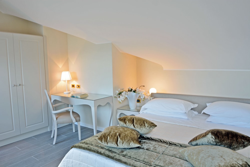 Royal Studio Suite (beach access included) photo 2