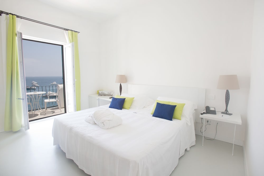 Superior Double Room, Sea View - Photo 4