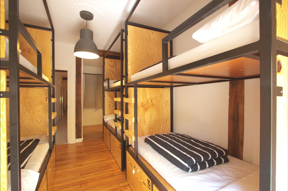 Cama en Belharra (Dormitorio Mixto de 8 Camas)
