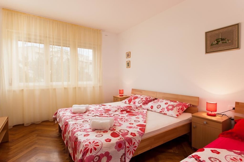 City Studio, Multiple Beds, City View