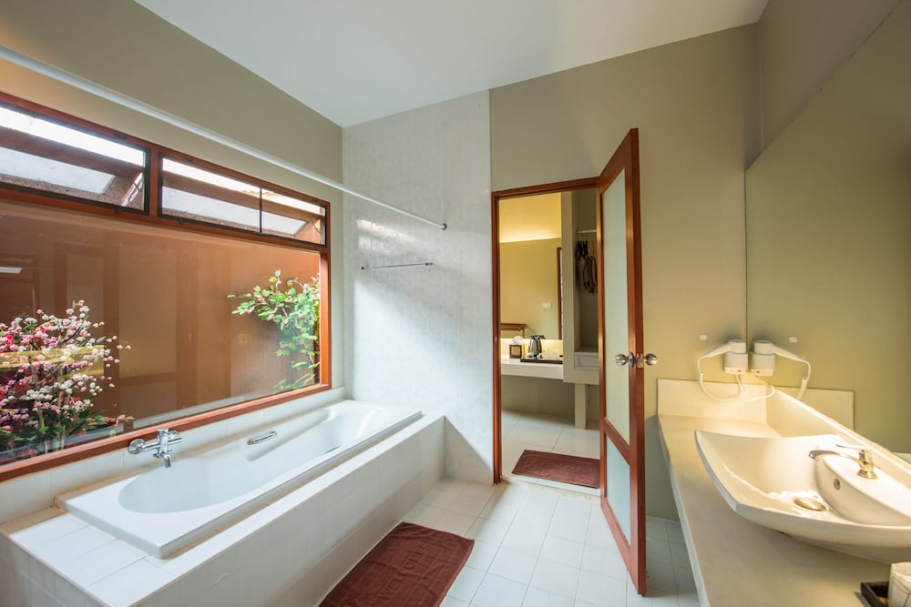 Premier Villa photo 3