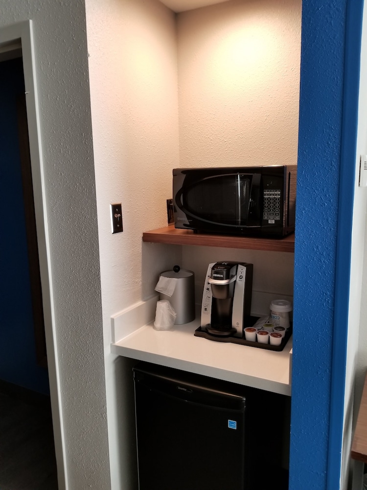 Standard Room, 2 Queen Beds - Photo 5