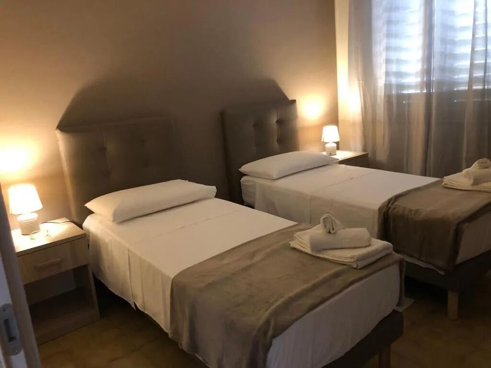 Comfort Apartment, 2 Bedrooms, Balcony, Partial Sea View photo 2