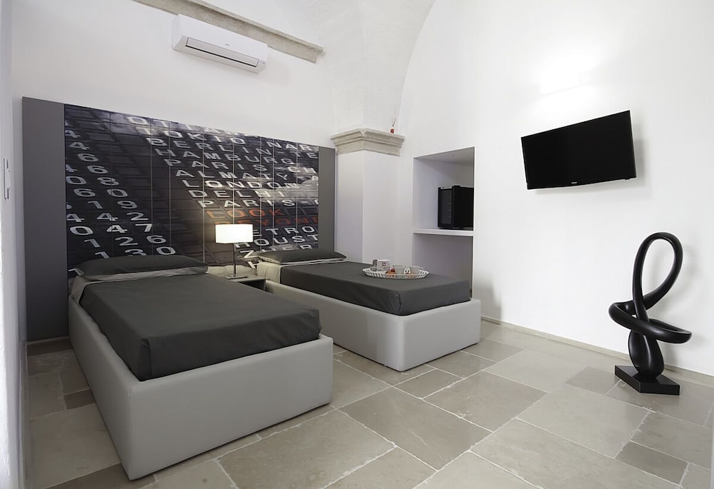 Twin Room - Photo 1