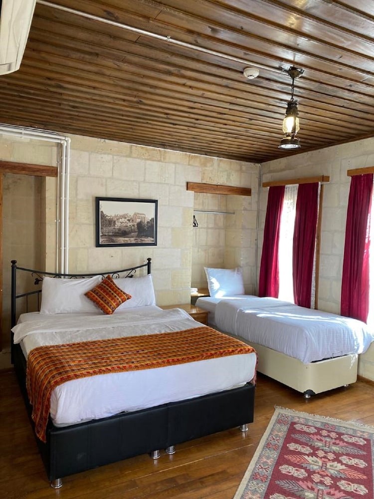 Deluxe Triple Room - Photo 1