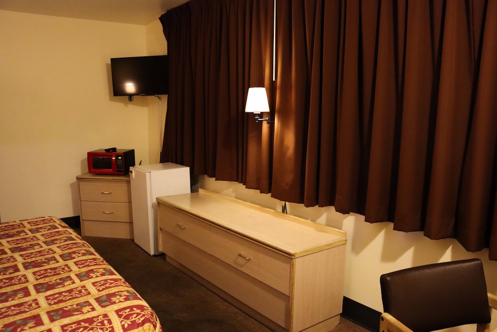 Standard Room, 1 Queen Bed photo 3