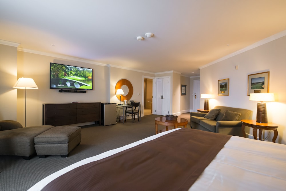 Luxury Suite, 1 King Bed, Balcony, Golf View