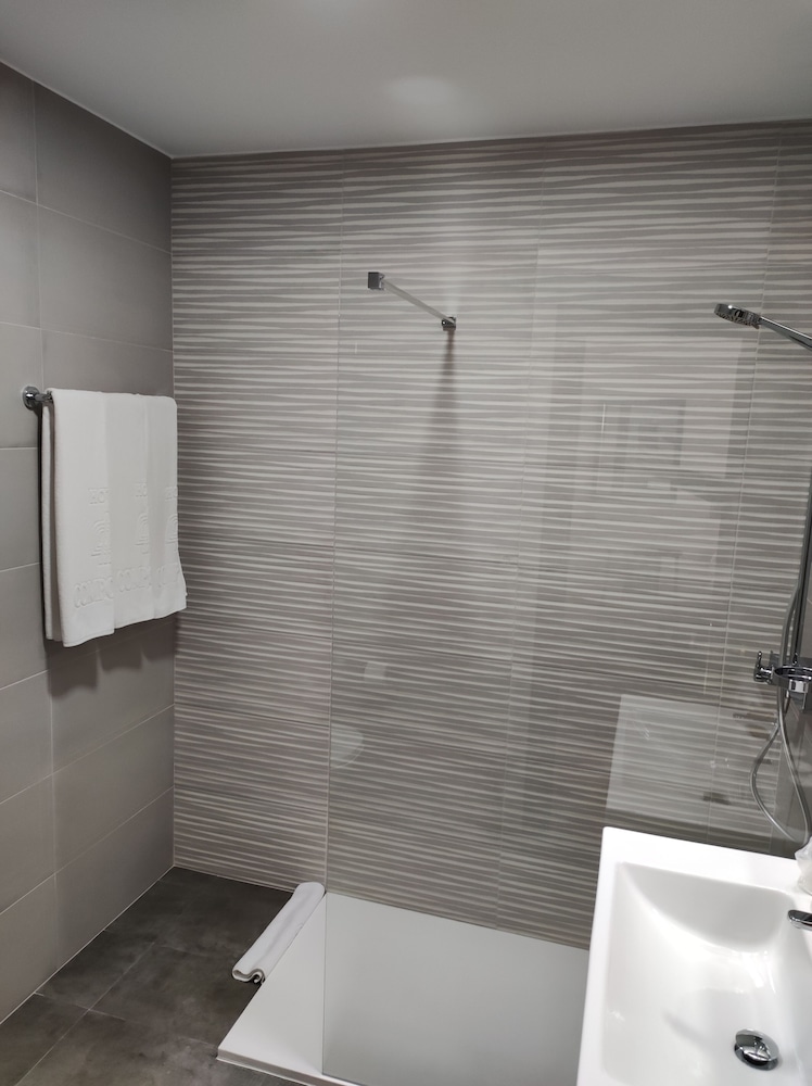 Standard Triple Room - Photo 5