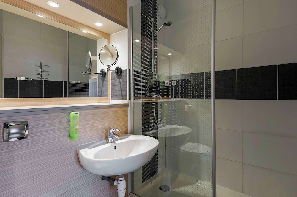 Standard Room, 1 Double Bed - Photo 8