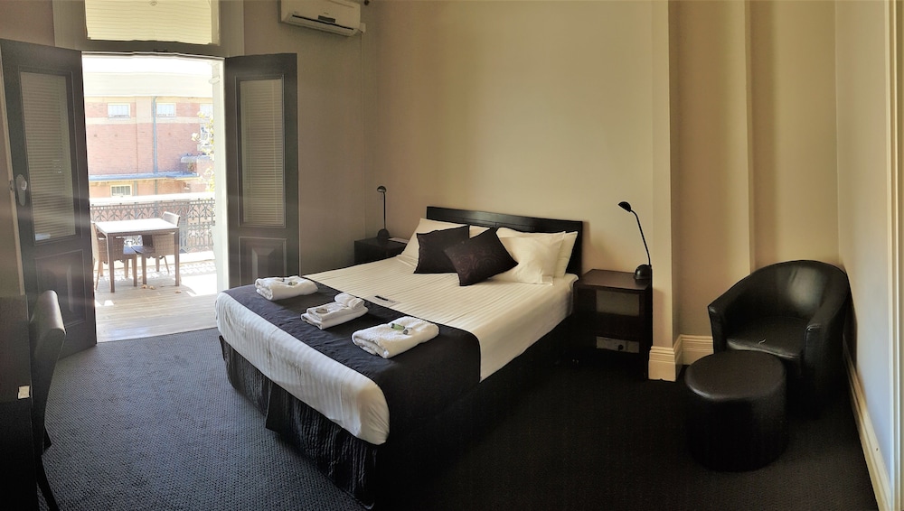 Queen Room 4