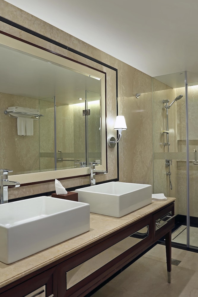Executive Suite, 1 Bedroom - Photo 7