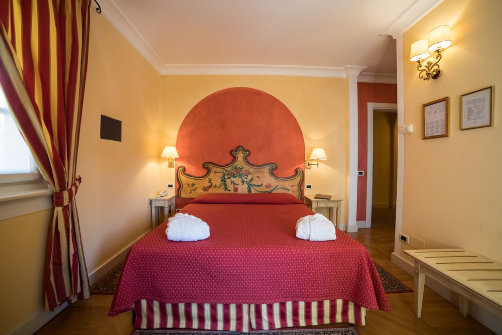 Queen Room - Photo 5