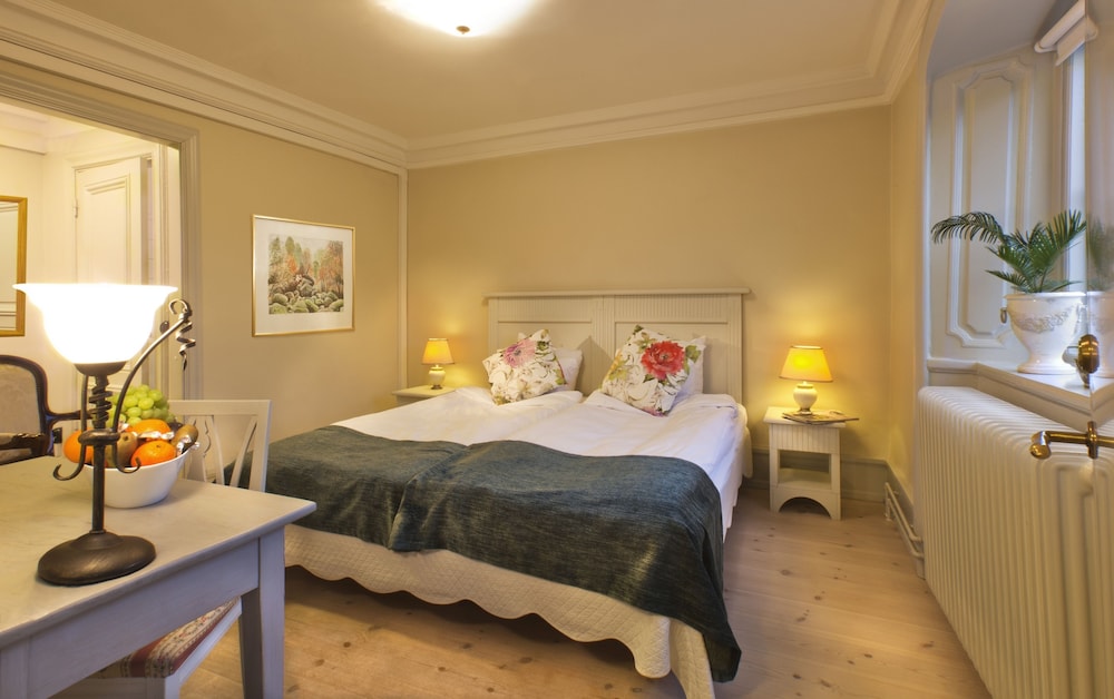 Standard Double Room, 1 King Bed photo 3
