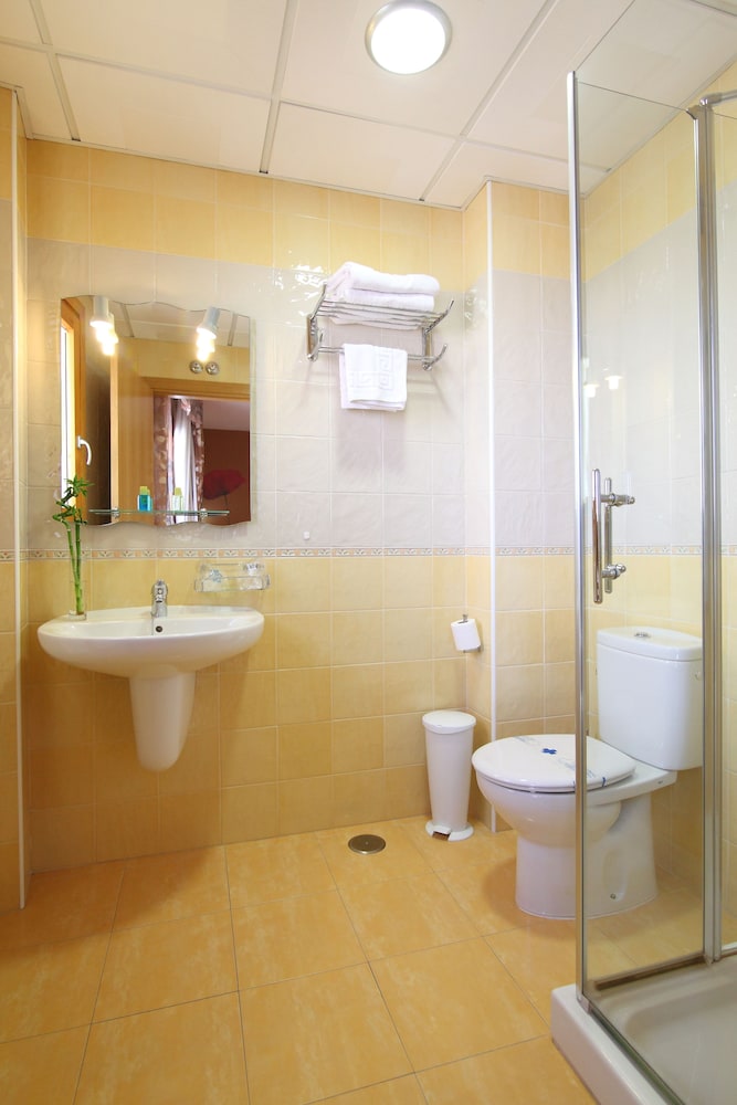 Standard Triple Room photo 2